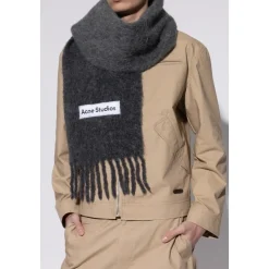 Two-tone wool scarf