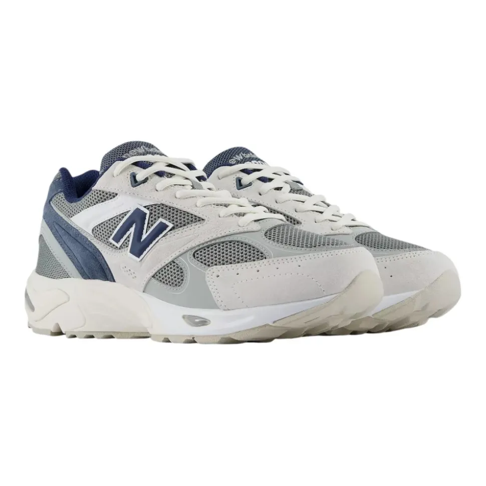 U880 Sneakers