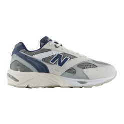 U880 Sneakers