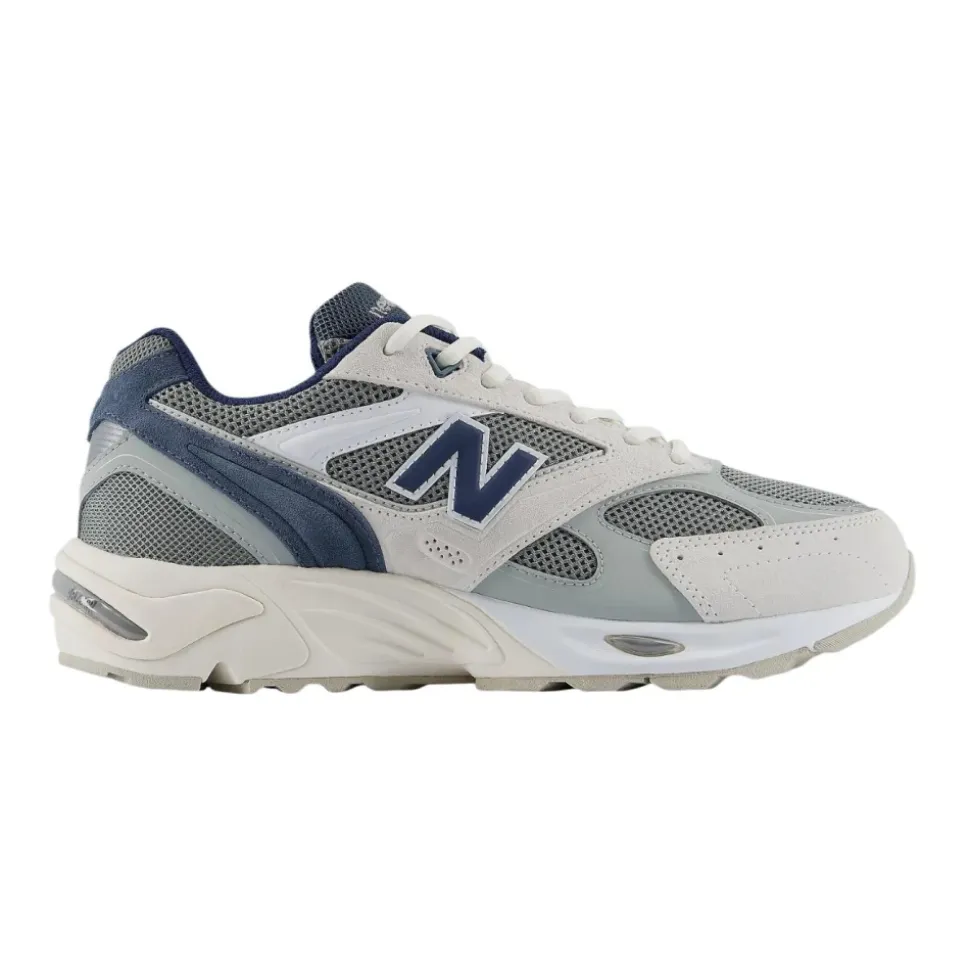 U880 Sneakers