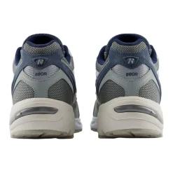 U880 Sneakers