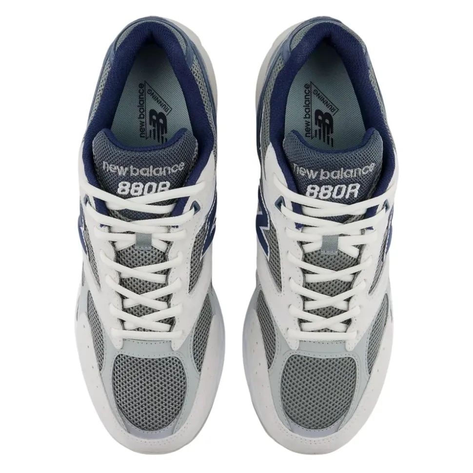 U880 Sneakers